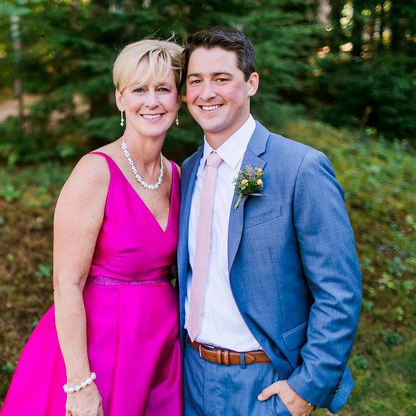/images/pfpPhotos/DR0271_momanddanwedding_72003_crop.jpg