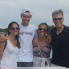 /images/pfpPhotos/JH0727_FamilyPic_27050_crop.PNG