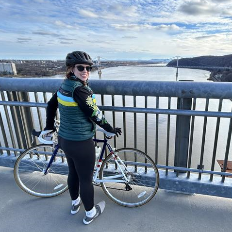 /images/pfpPhotos/JS1263_JoniSweetbike_28526_crop.jpeg