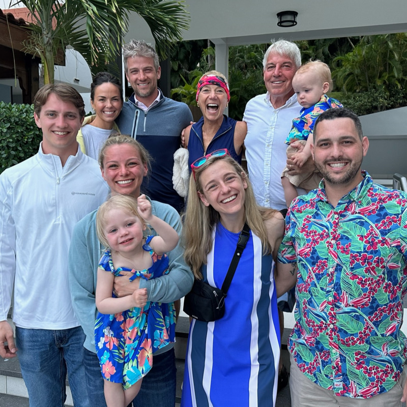 /images/pfpPhotos/ME0156_familypic_110022_crop.JPG