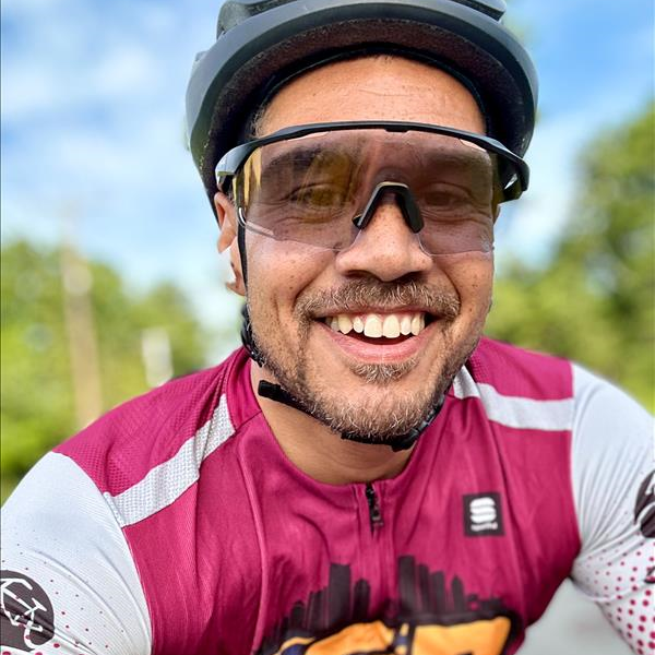 /images/pfpPhotos/MH0441_MartinBikeProfile_50388_crop.jpeg