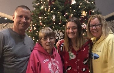 /images/pfpPhotos/uploads/JA0232/JA0232_MomChristmas2020(2)_27_crop.jpg