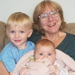 /pfpPhotos/uploads/AL0377/AL0377_Mom1_1_crop.jpg