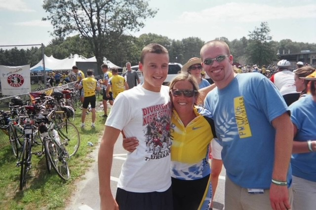 /pfpPhotos/uploads/CH0337/CH0337_MomandCharlieatDightonLunchStop2005andBrett_1_crop.jpg