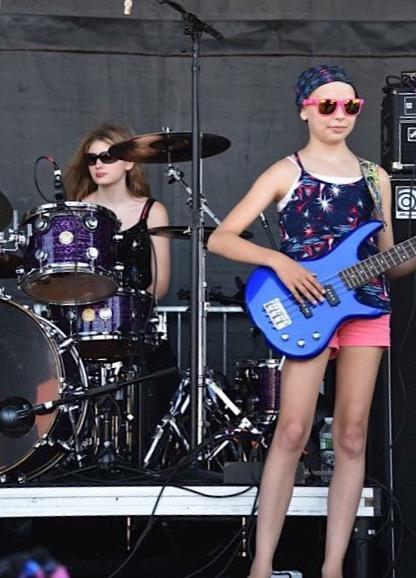 /pfpPhotos/uploads/GG0091/GG0091_katherineguitar_12_crop.jpg