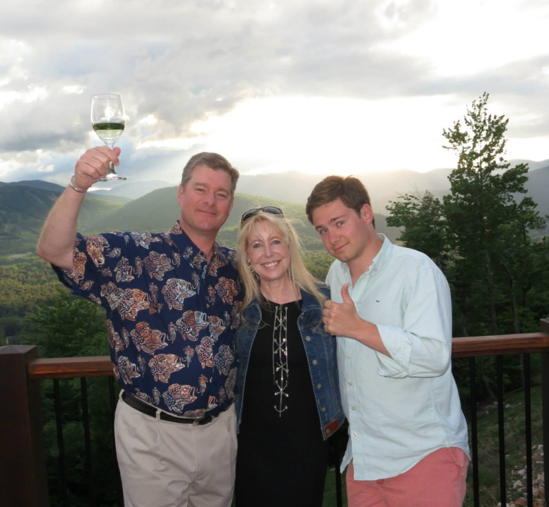 /pfpPhotos/uploads/HS0130/HS0130_FamilyatGNLdeck_1_crop.jpg