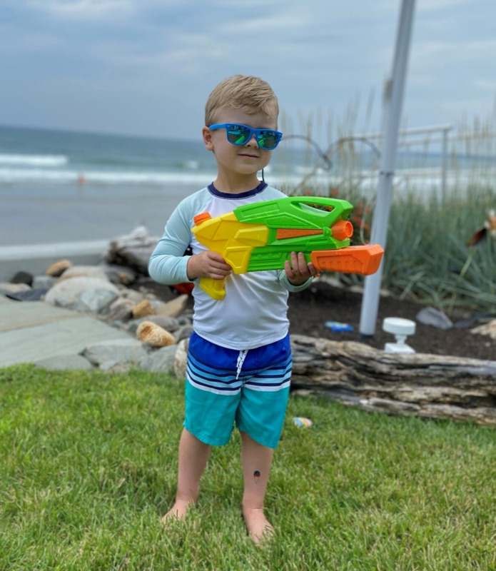 /pfpPhotos/uploads/JH0583/JH0583_SunglassesinMaine_11_crop.jpg