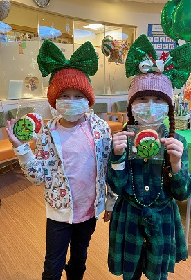 /pfpPhotos/uploads/JK0329/JK0329_chloe&Camillegrinchtweet_4_crop.jpg