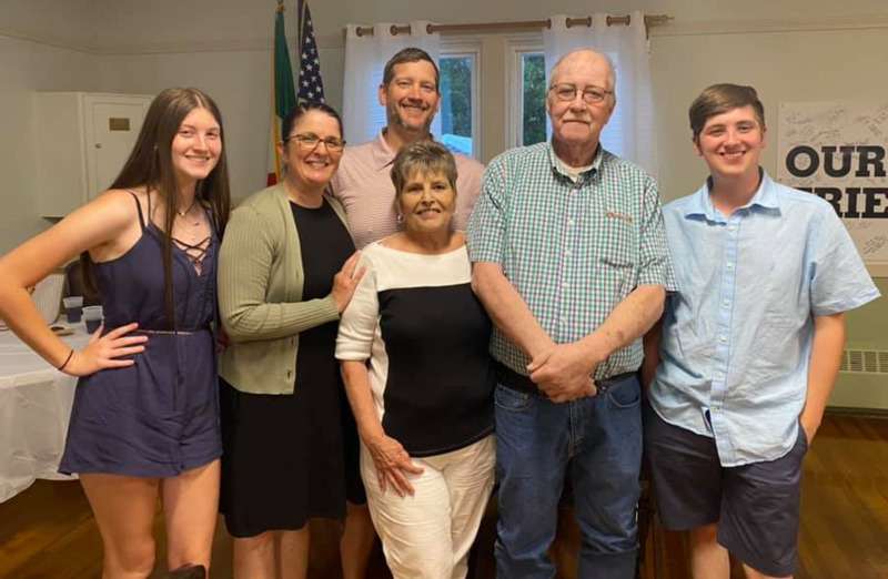 /pfpPhotos/uploads/MN0185/MN0185_Dadandfamily_5_crop.jpg