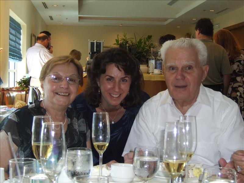 /pfpPhotos/uploads/PD0188/PD0188_50TH_WEDDINGAnniv.2007_119_crop.JPG